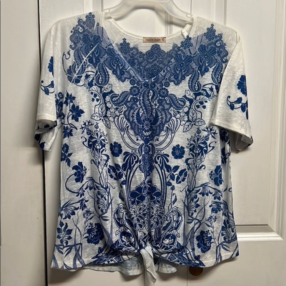 Coco’s CloZet Blue & White Paisley Print Tie Knot Front Knit Top Size L